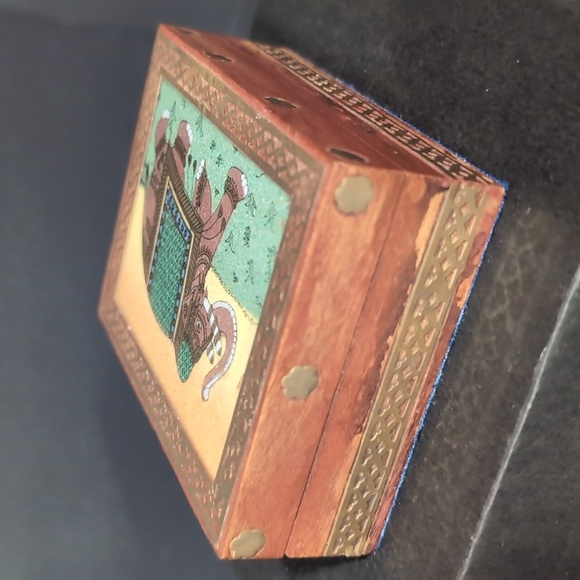 Wooden/Brass Elephant Inlay Small Indian Style Trinket Box. - Picture 2 of 11